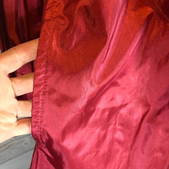 1990s Messages Red Iridescent Hooded Taffeta Belted Coat Made in Hong Kong M - Picture 6 of 13